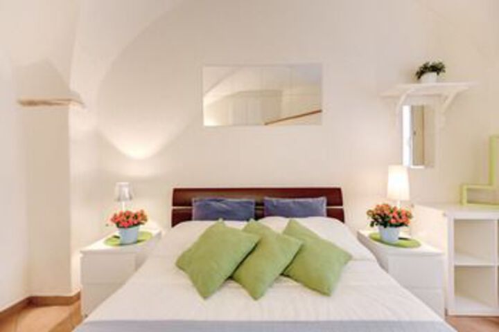 Room 44 of 330