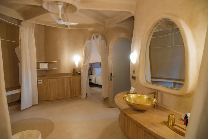 Room 3 of 38