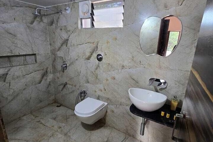 Room 8 of 20