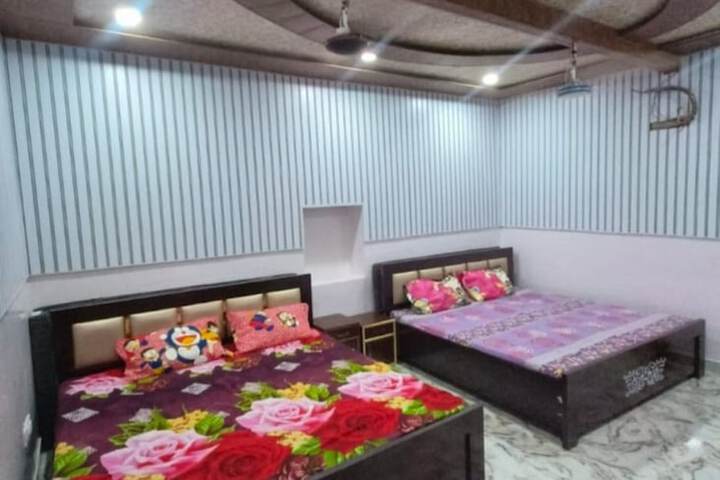 Room 5 of 11