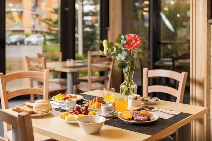 Breakfast/Coffee Service 55 of 74