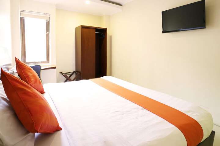 Room 6 of 27