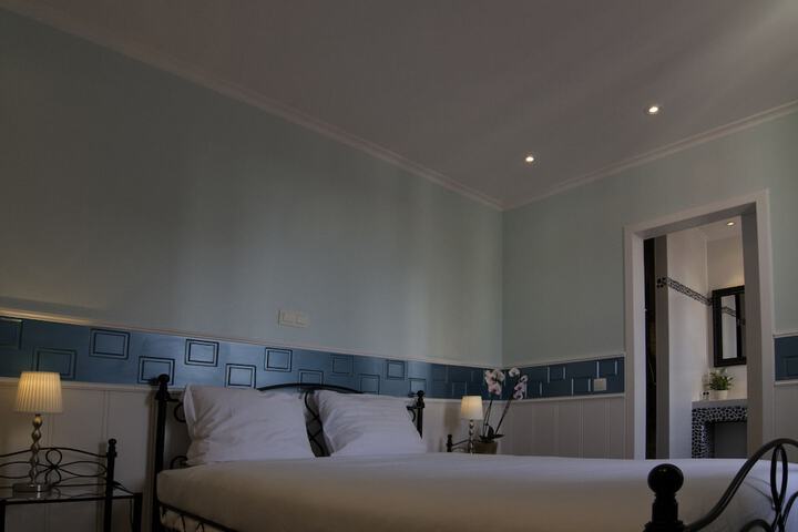 Room 6 of 51