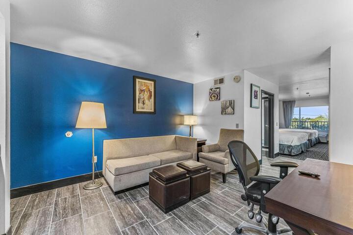 Room 10 of 78