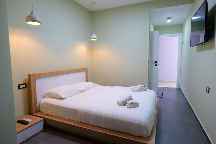 Room 9 of 108