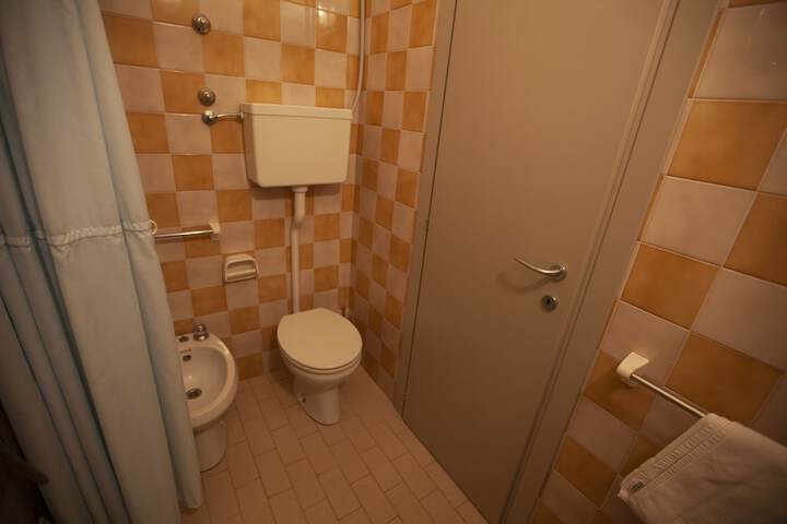 Room 19 of 34