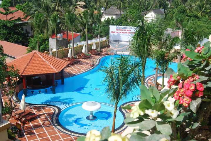 Pool 64 of 104