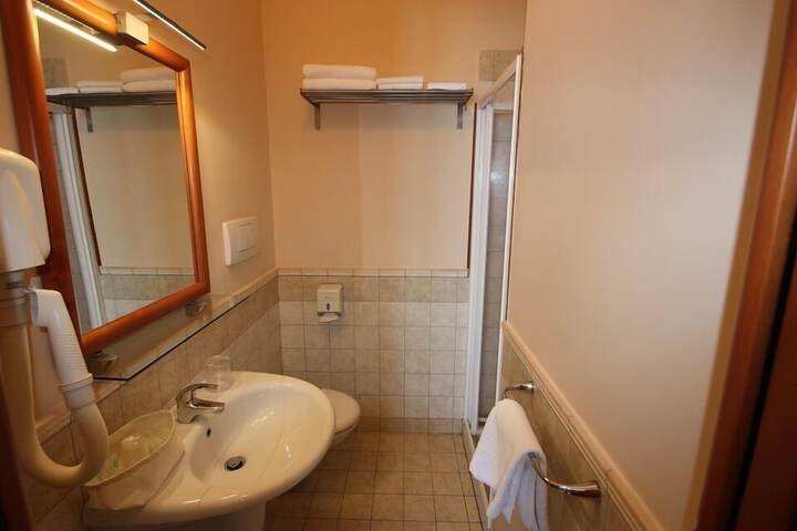 Room 7 of 39