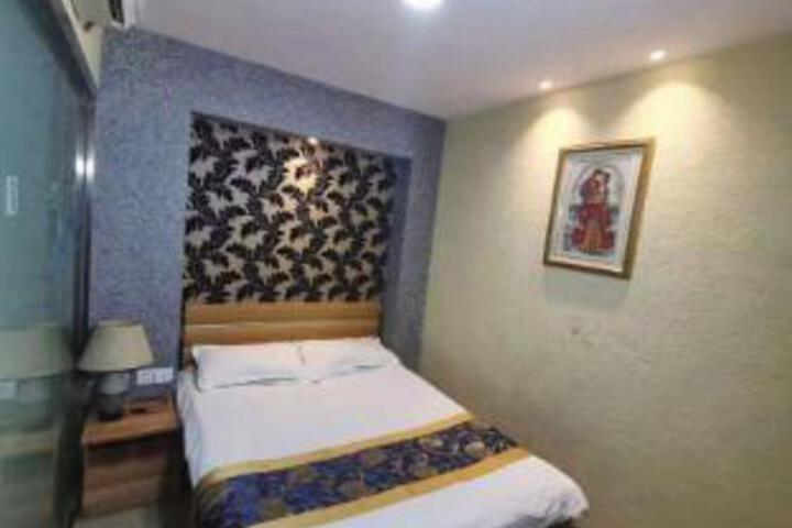Room 5 of 6