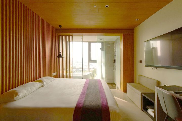 Room 13 of 92