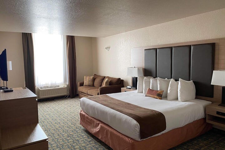 Room 12 of 35