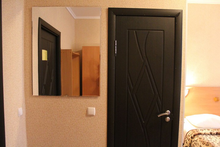 Room 7 of 96