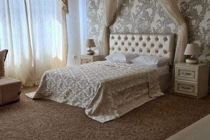 Room 6 of 66
