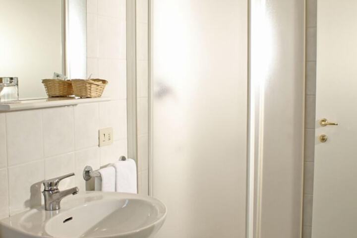 Room 34 of 42