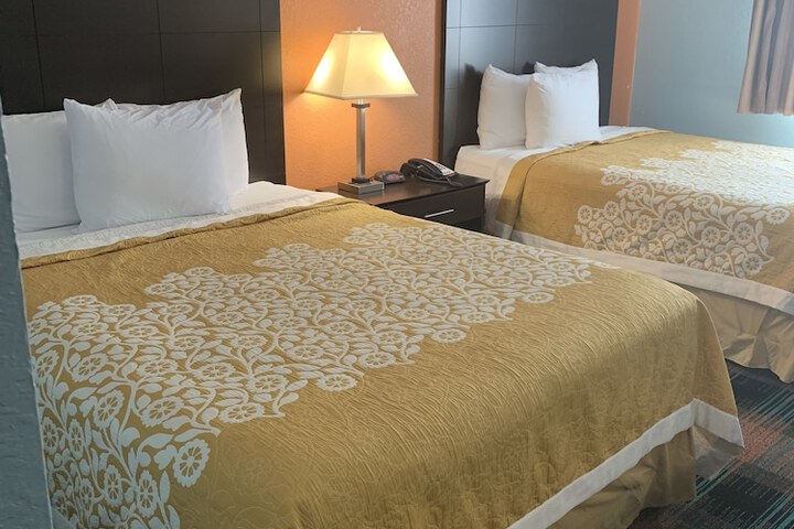 Room 4 of 17