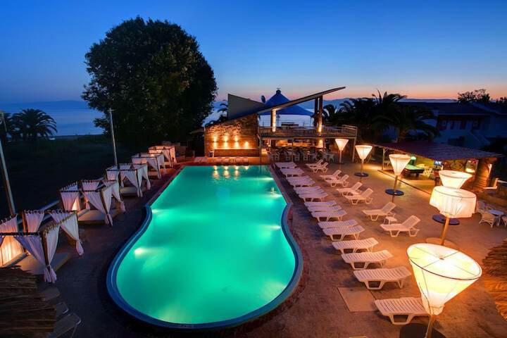 Pool 16 of 43