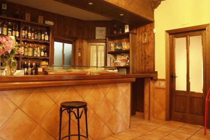 Lounge 18 of 25