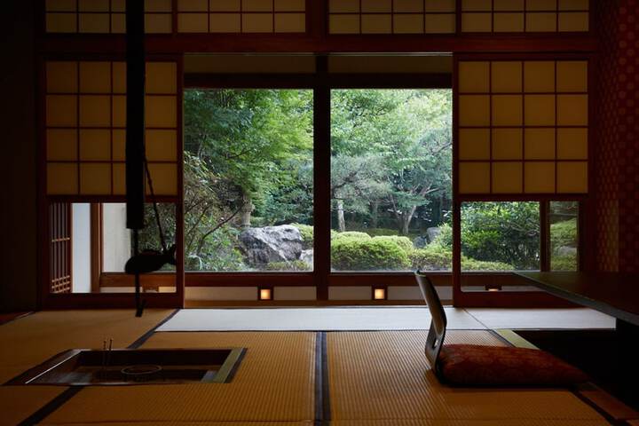 Room 28 of 77