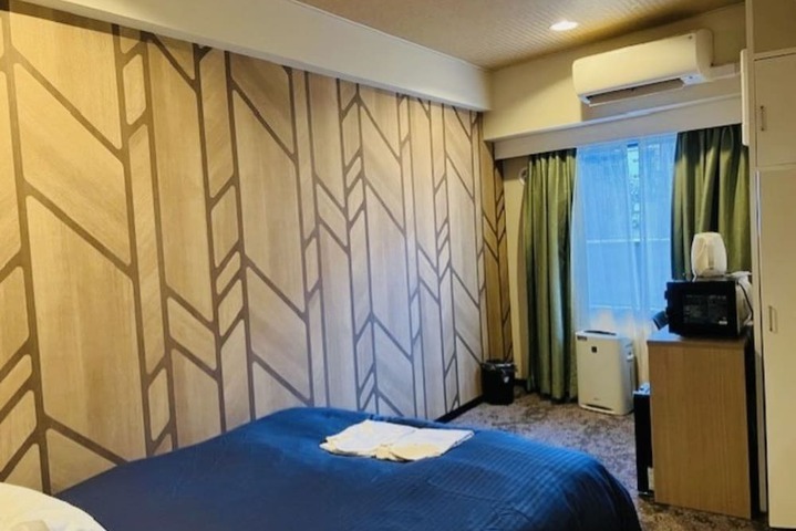 Room 9 of 27