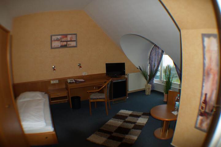Room 7 of 72