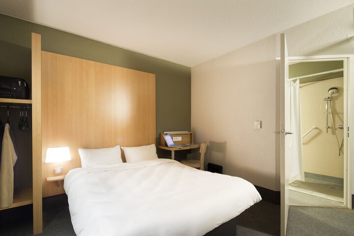 Room 12 of 36