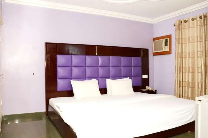 Room 9 of 22