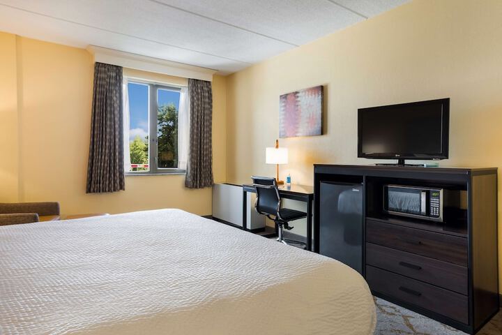 Room 10 of 43