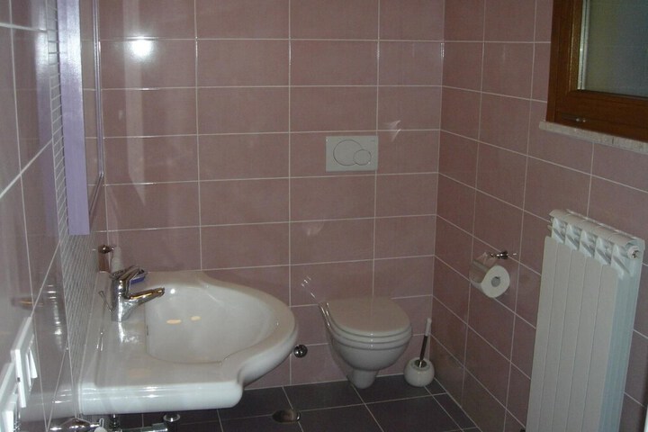 Room 10 of 16