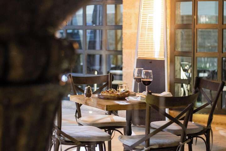 Dining 98 of 149