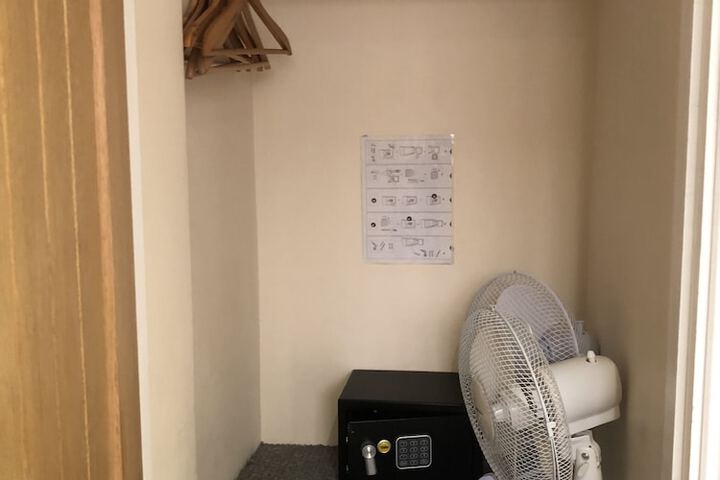 Room 16 of 42