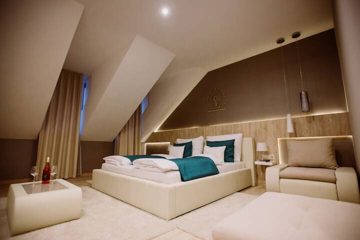 Room 14 of 108