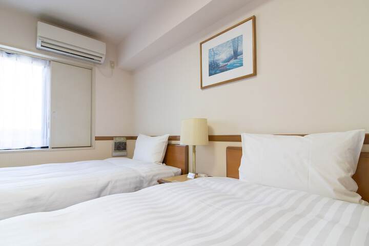 Room 3 of 35