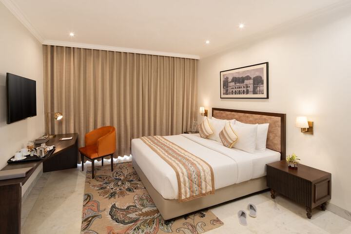 Room 13 of 28