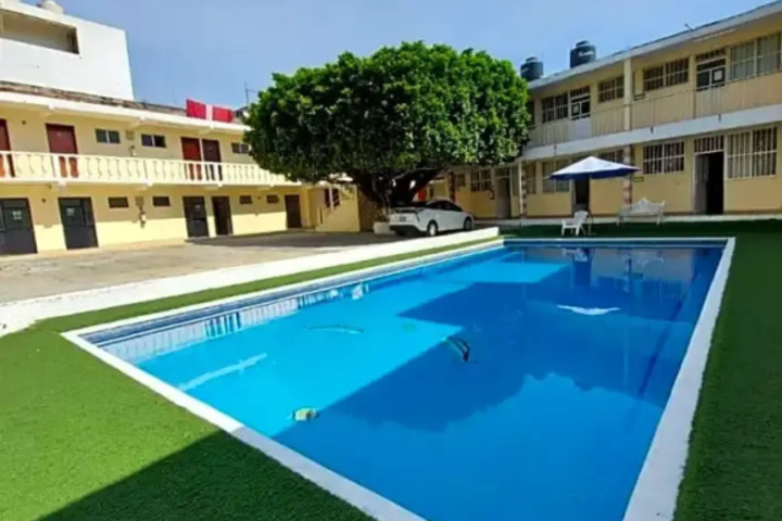 Pool 6 of 8