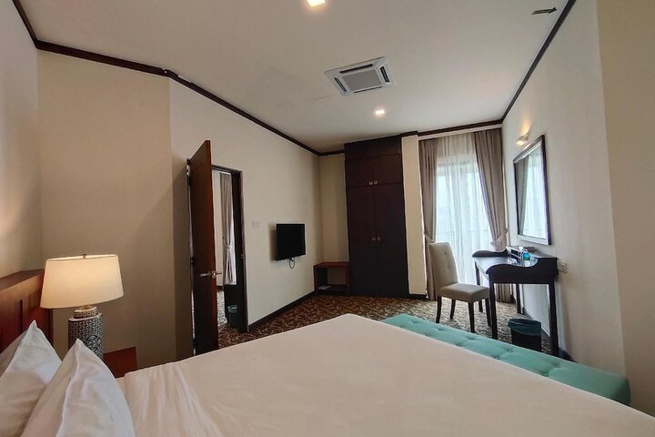 Room 34 of 132