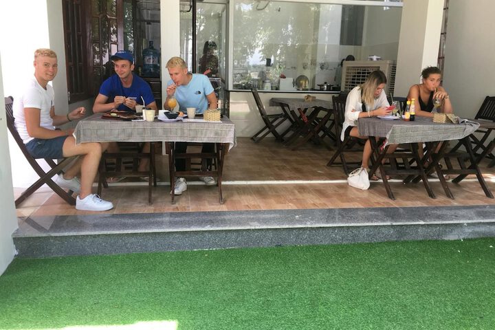 Dining 51 of 65