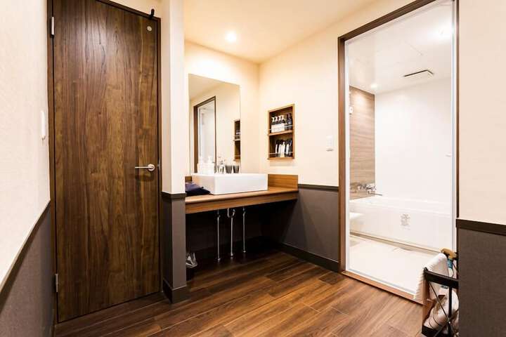 Room 9 of 22