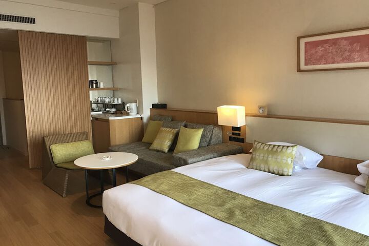 Room 4 of 146