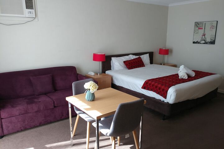 Room 7 of 33