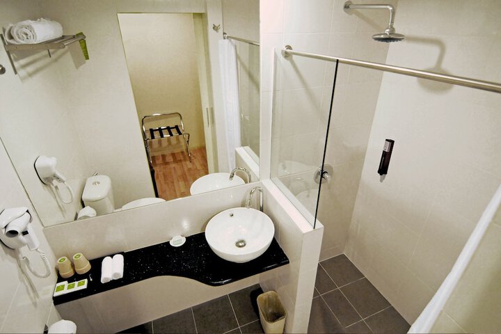 Room 16 of 39