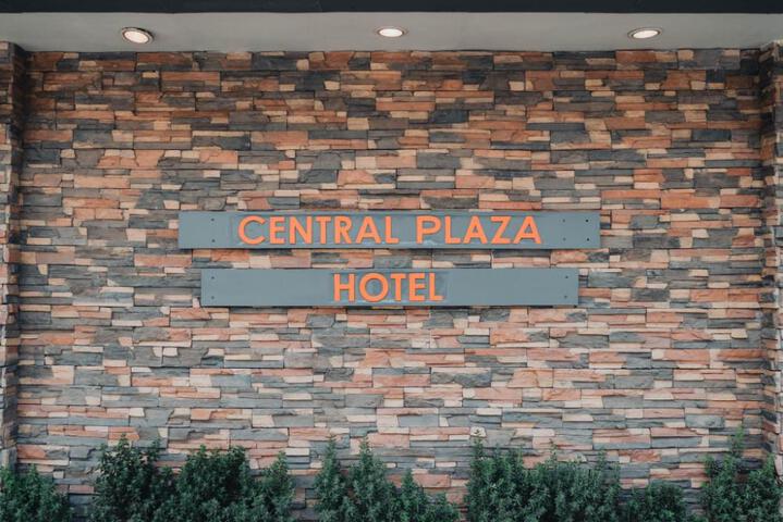 Central Plaza Hotel