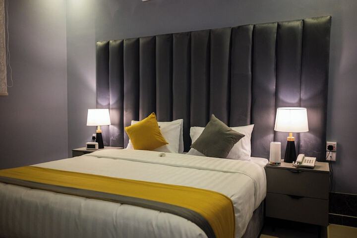 Room 5 of 11