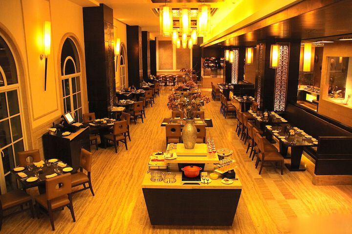 Dining 37 of 76