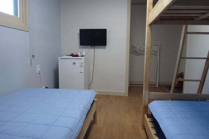 Room 30 of 73
