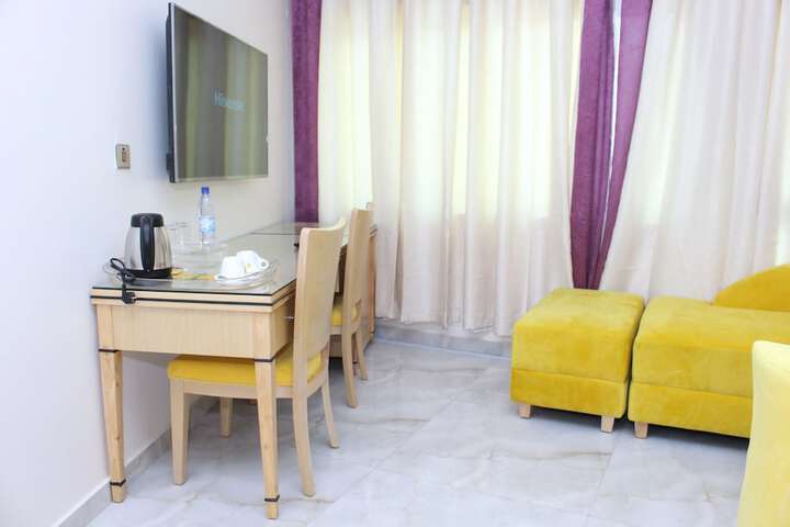 Room 16 of 42