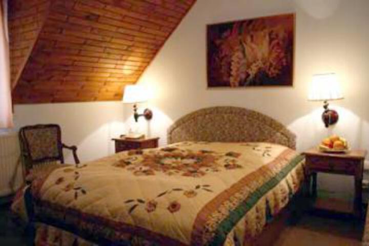 Room 1 of 7