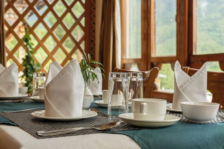 Dining 84 of 140
