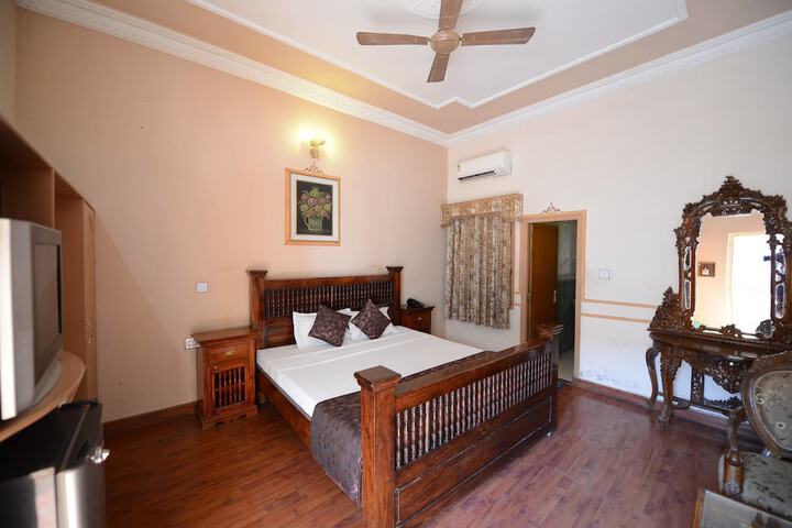 Room 4 of 26