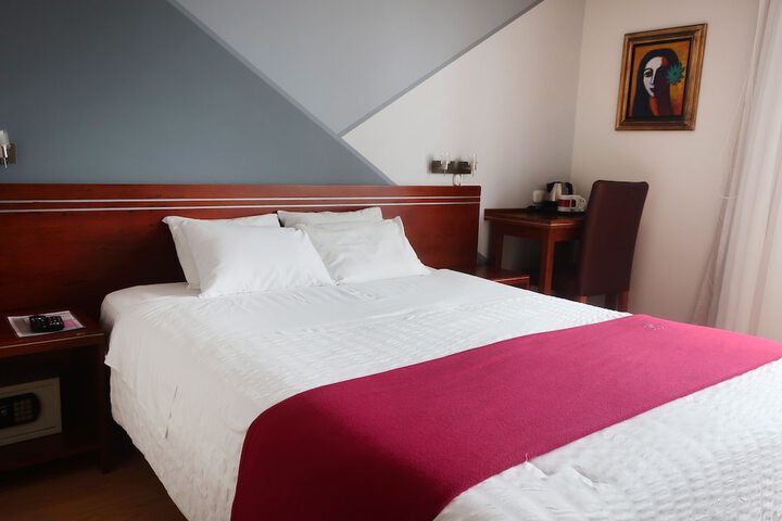 Room 10 of 38