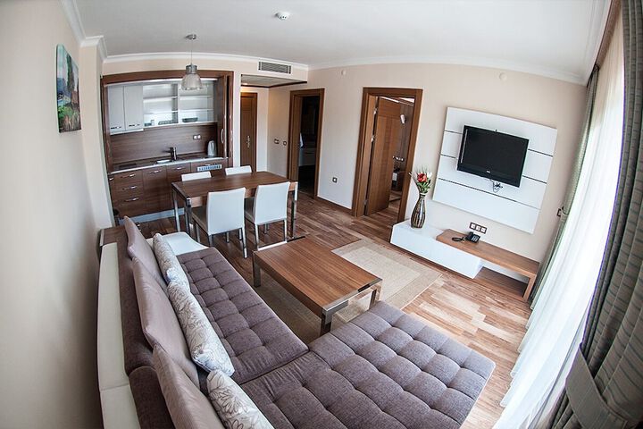 Room 4 of 28